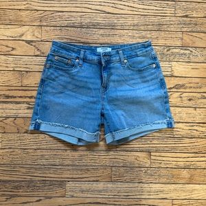 NWOT LEVI’S DENIM SHORTS